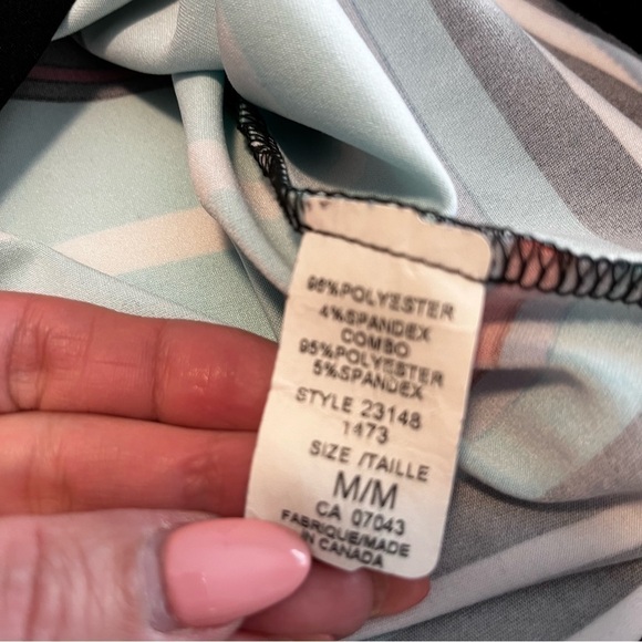 Stripped sleeveless form fitting top size medium - Picture 3 of 5